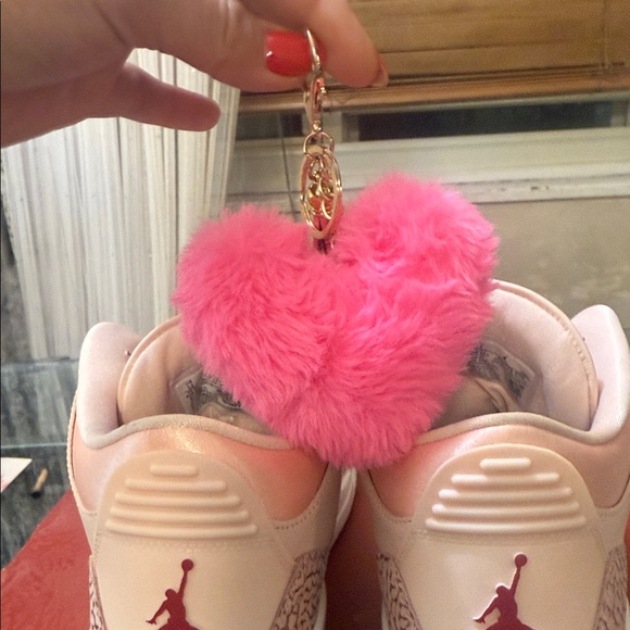 AIR JORDAN 3 RETRO VDAY - Picture 10 of 10